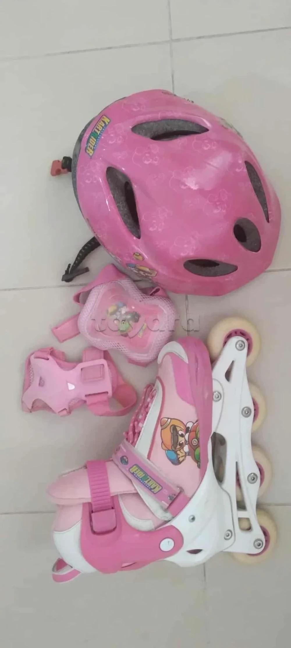 Paire de roller avec accessoires en bonne état