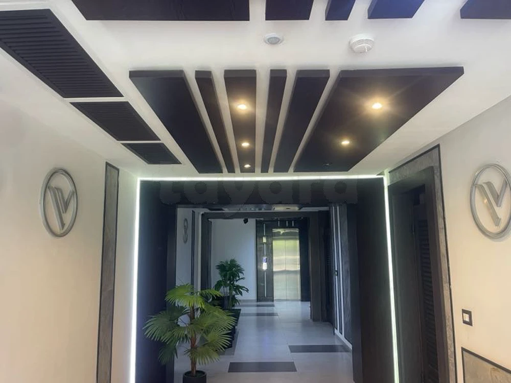 À LOUER EN EXCLUSIVITÉ | Appartement S+3 haut standing – Le Vicomte, Khzema Sousse

On vous propose à la location un magnifique appartement S+3 haut standing, richement meublé, situé au 1er étage avec double ascenseur situé à la résidence Le Vicomte, sur 