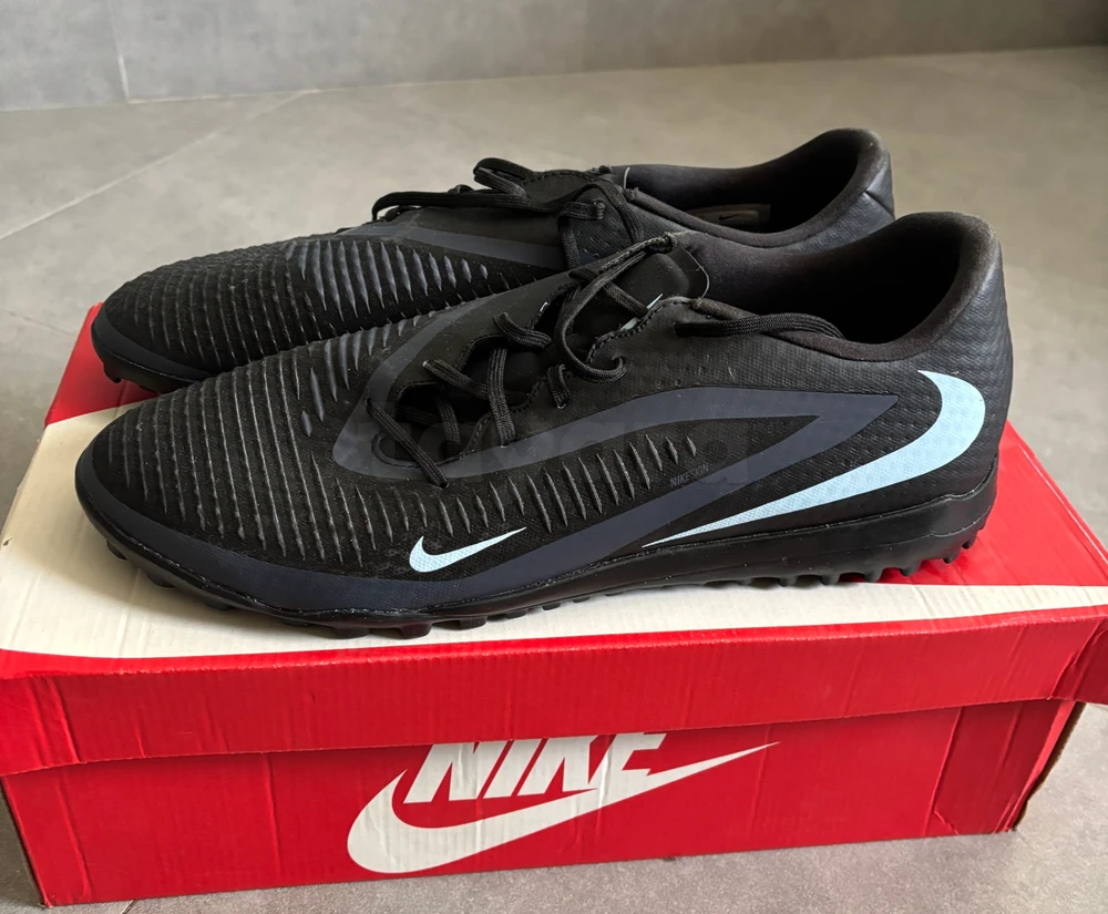 Demi-Crampons Pointure 46 - Nike Phantom Low 6