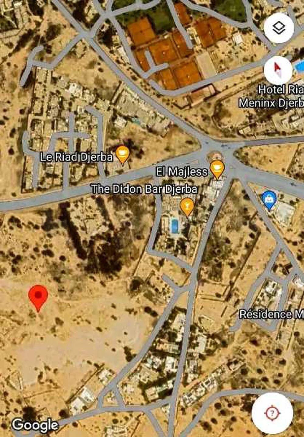 للبيع 5576م² بميدون جربة وراء مقهي المجلس