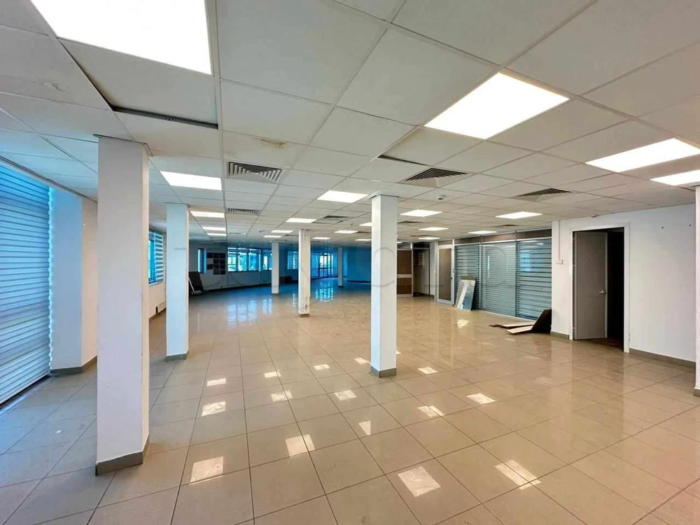 A louer espace 2000m² moderne avc des bureaux Lac 1