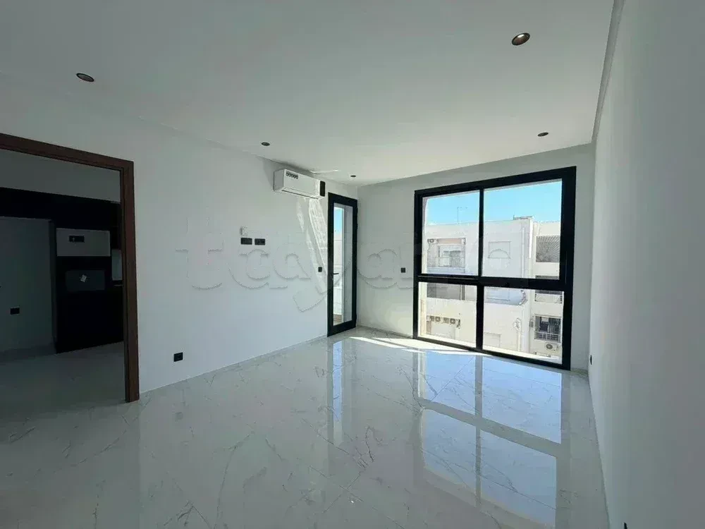 A vendre un appartement s+2 bonne orientation chez promoteur disponible immédiatement a la nouvelle soukra