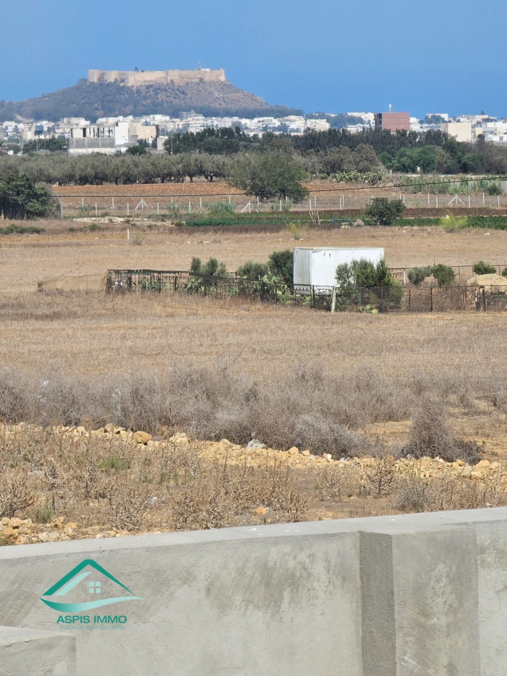 Maison avec piscine en cours de construction à kelibia