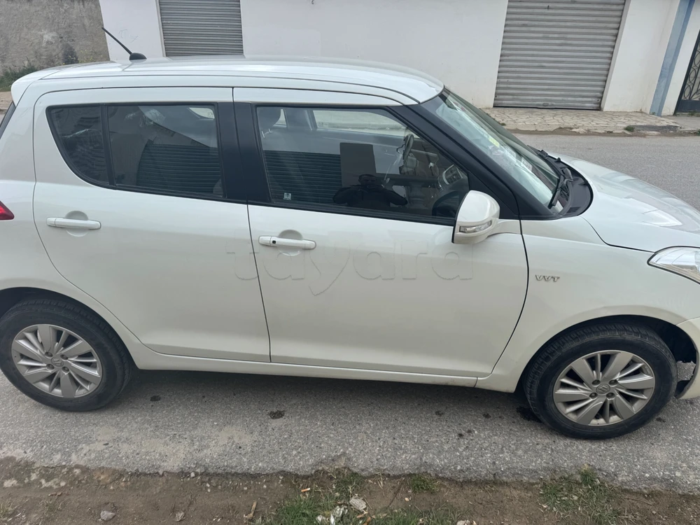 Carte voiture Suzuki Swift