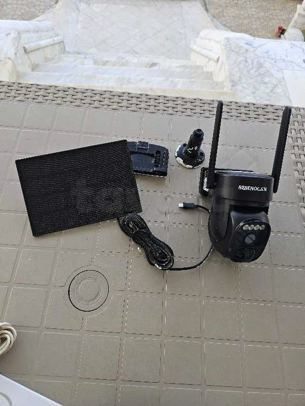 4 Caméra extérieur solaire 4 G.
carte mémoire, Emballage d'origine