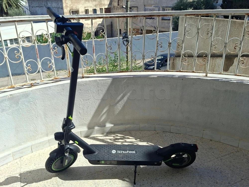 🛴 À vendre : Trottinette électrique ISINWHEEL – Noir & Vert ⚡