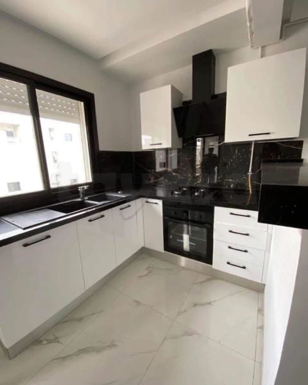 À louer un appartement s+1 à cité el wahat .