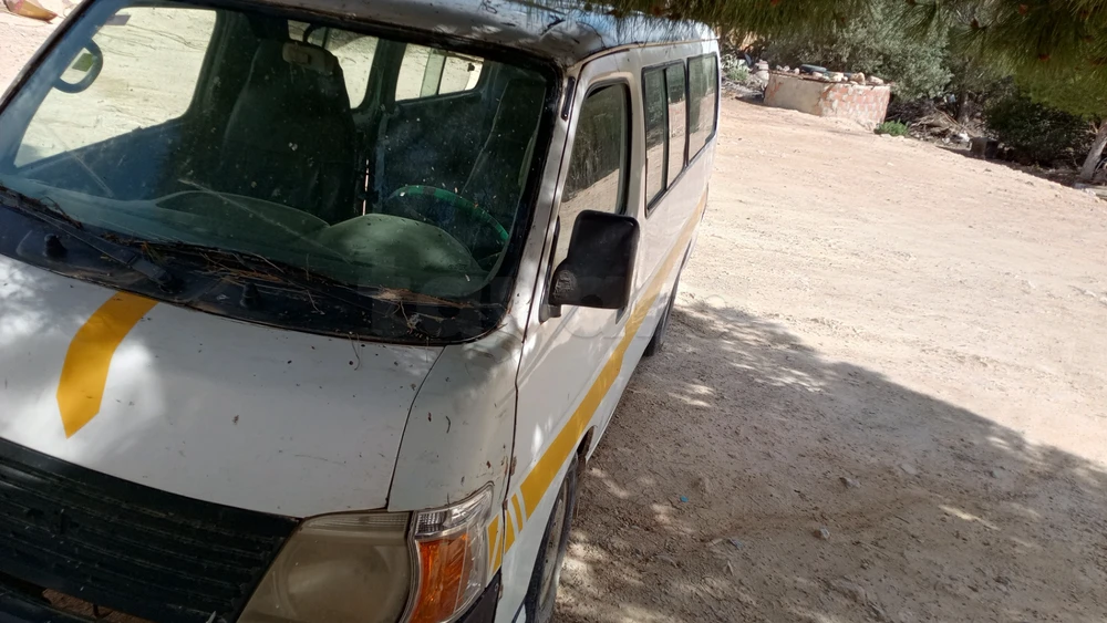 Carte voiture Nissan Urvan