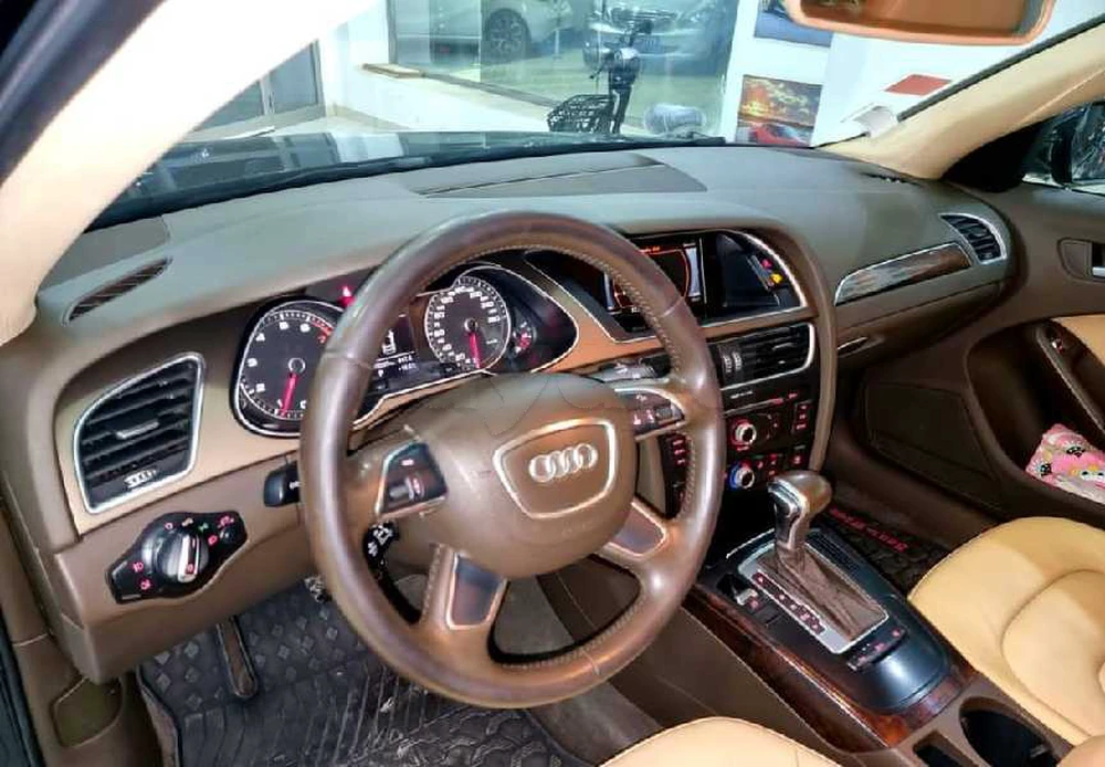 Carte voiture Audi A4