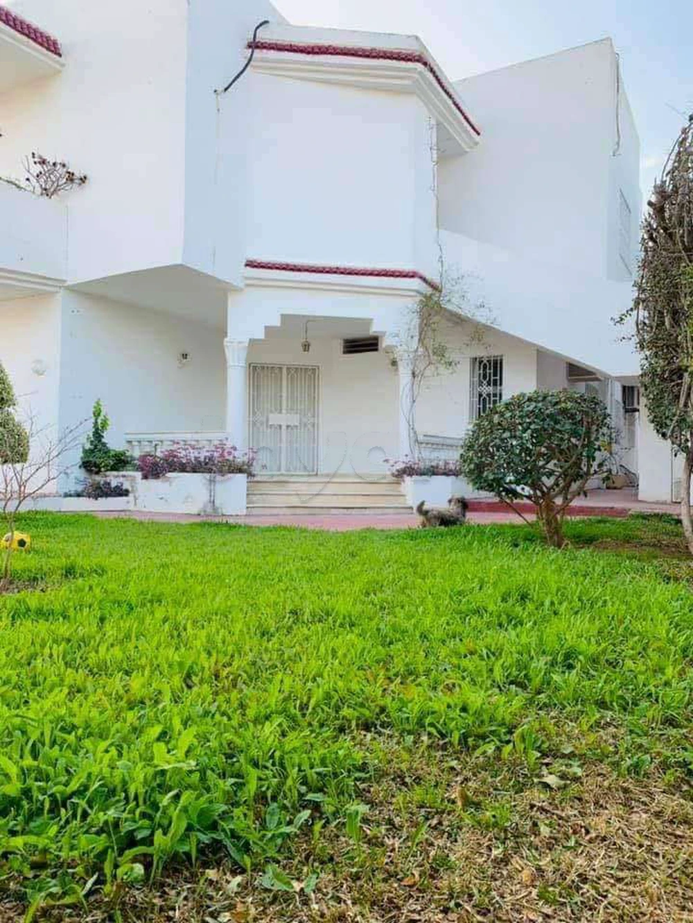 A Vendre villa haut standing a la Soukra Chotrana 3