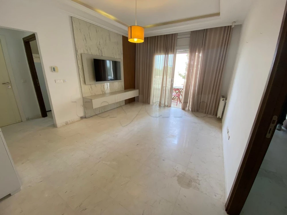 Un jolie studio semi meublé
