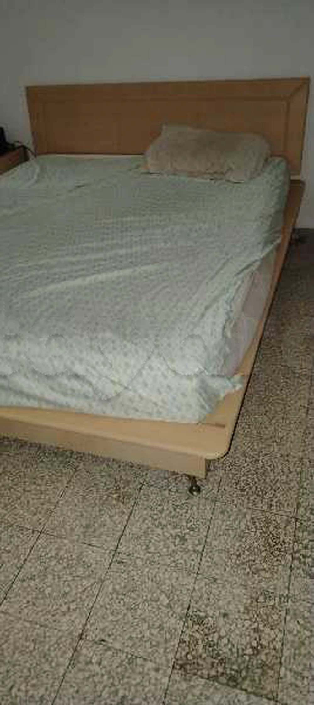 Lit double avec matelas