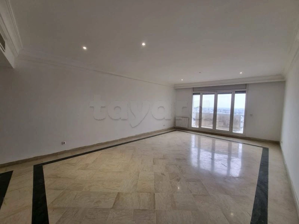 📍 ENNASR – APPARTEMENT S+4 À VENDRE