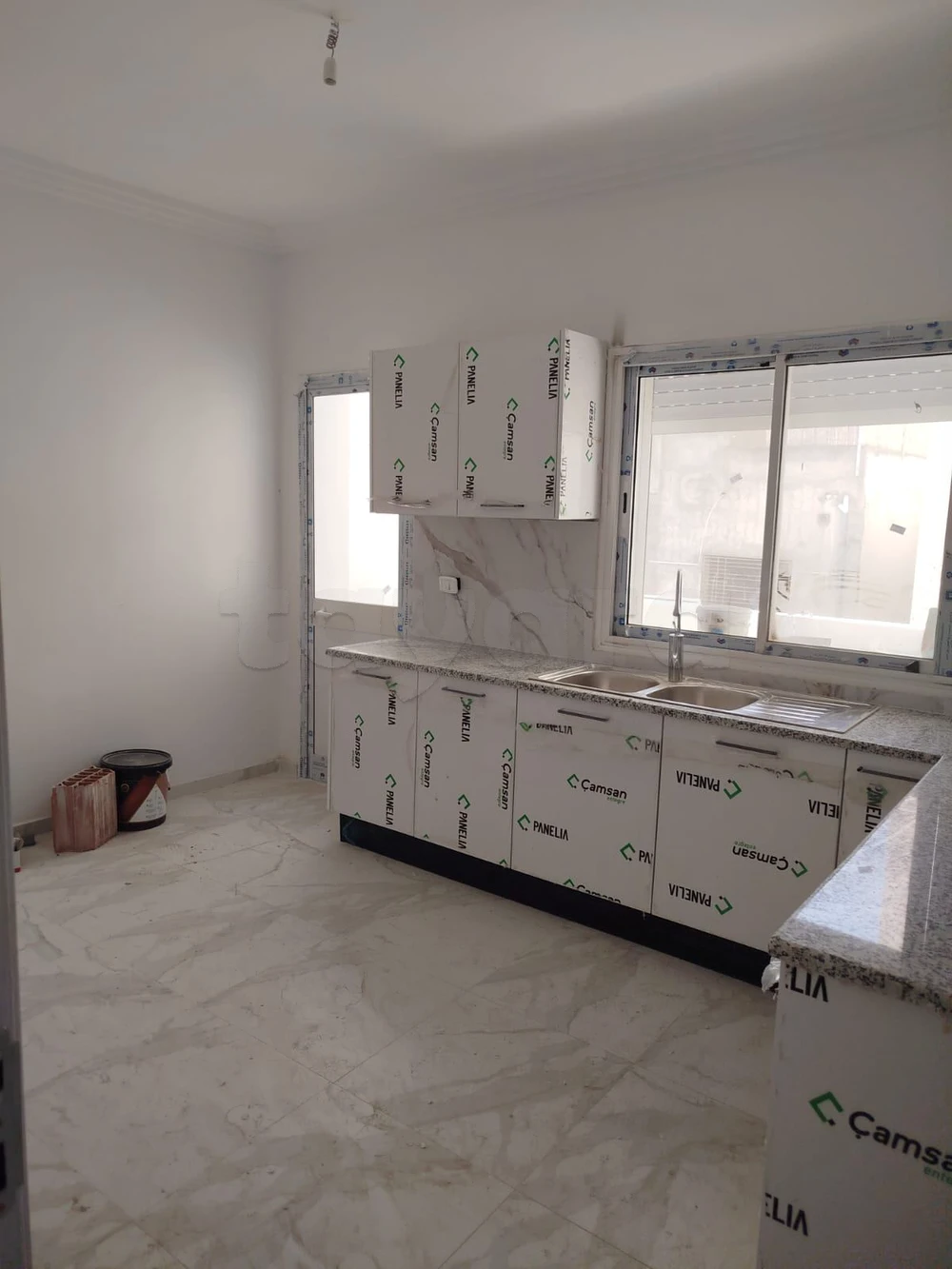 A louer un appartement S+2 HST jamais habites à Ezzahra