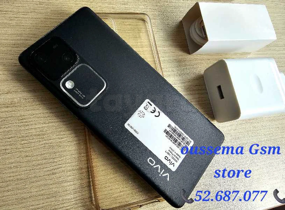 Vivo V30 5G {12/256go} Qualcomm®Snapdragon 7 Gen 3 état neuf
Tel: 52687078