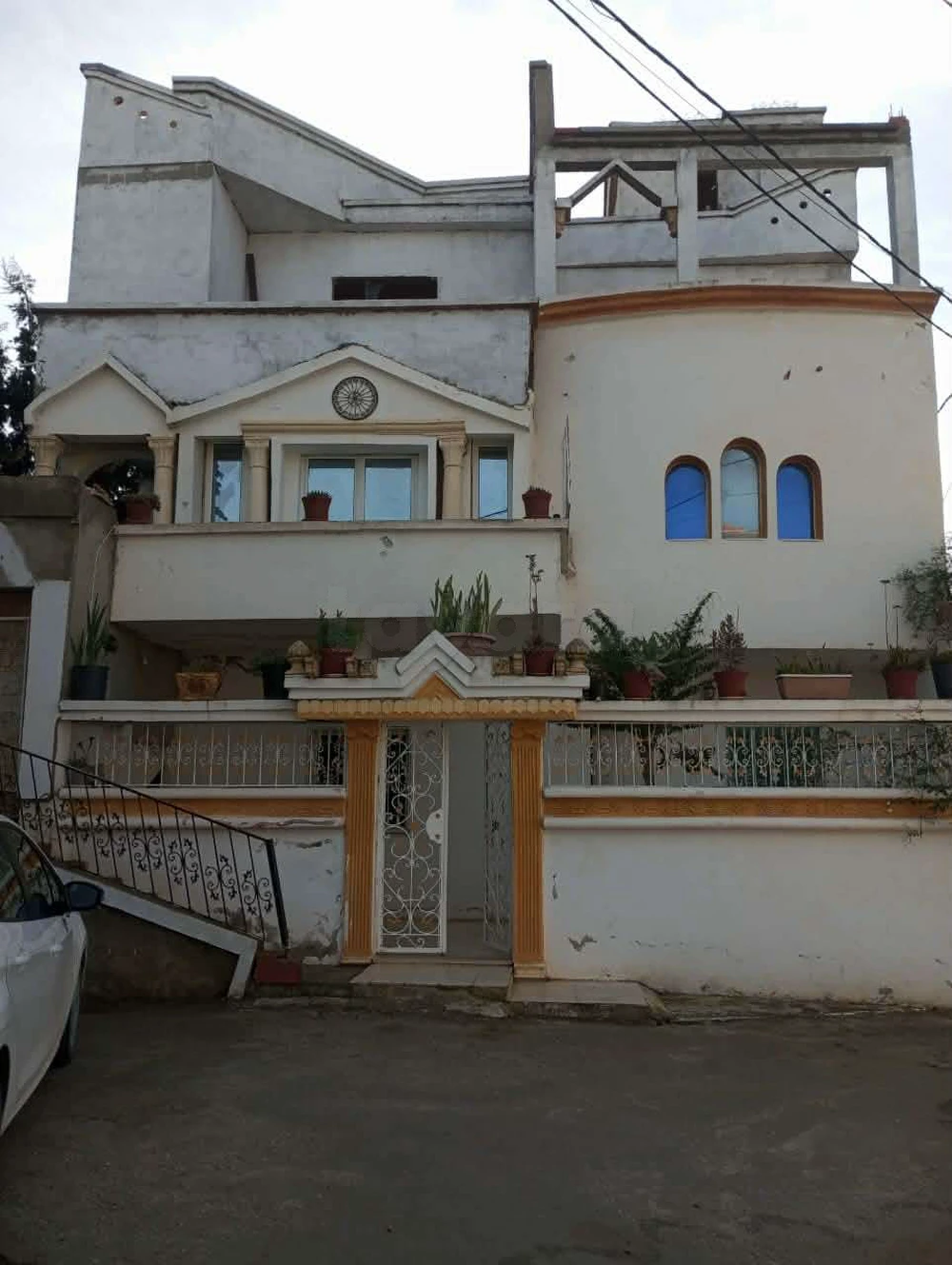 منزل على 3 طوابق ببراكة الساحل 99958728