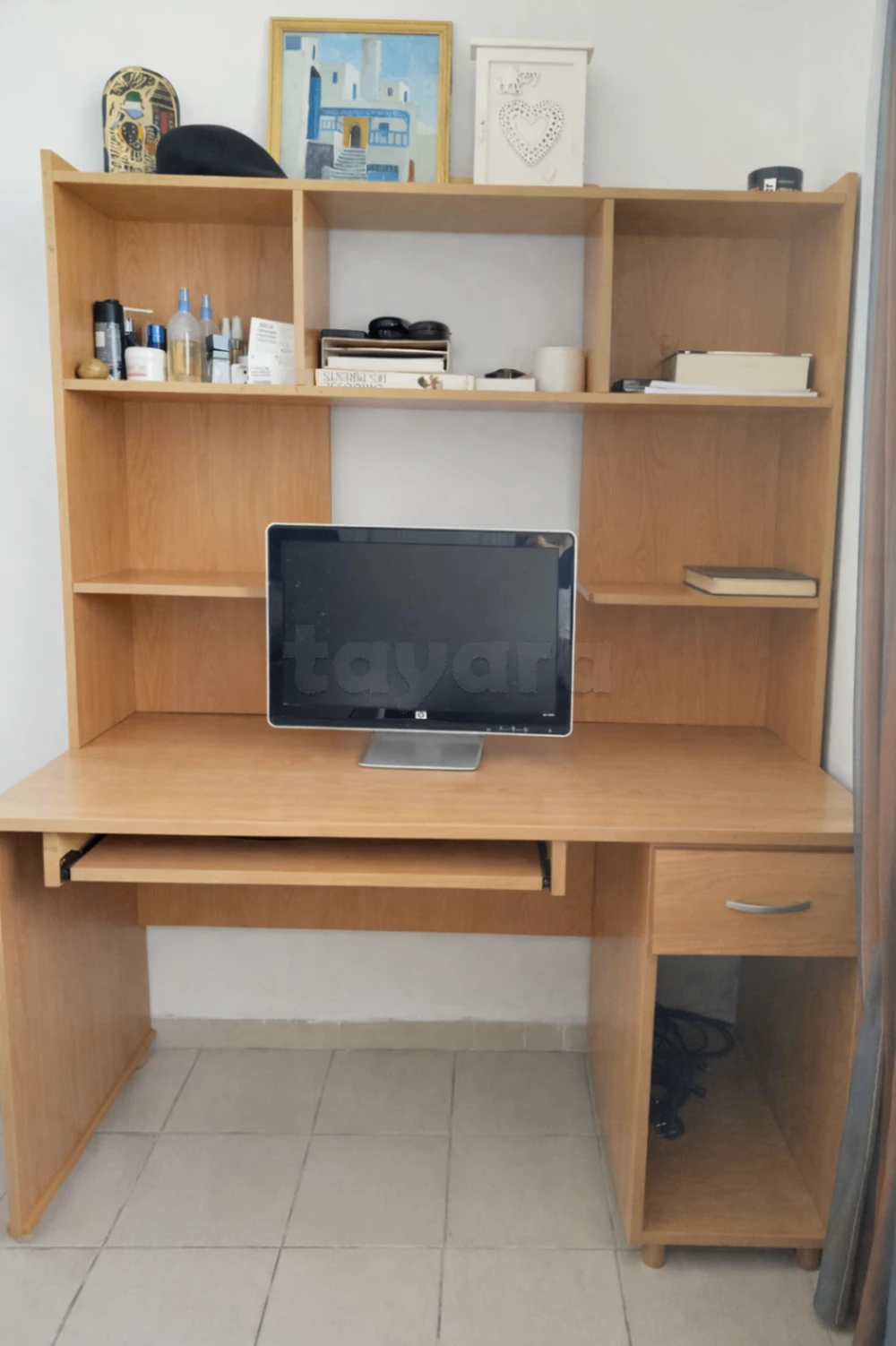 Bureau spacieux avec rangement – Très bon état