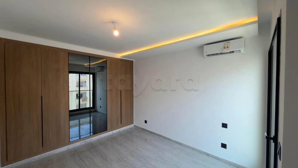 A Vendre un appartement S+1 direct promoteur très haut standing avec une salle de sport et une salle de jeux à Ain Zaghouan rue Khaled ibn Walid .