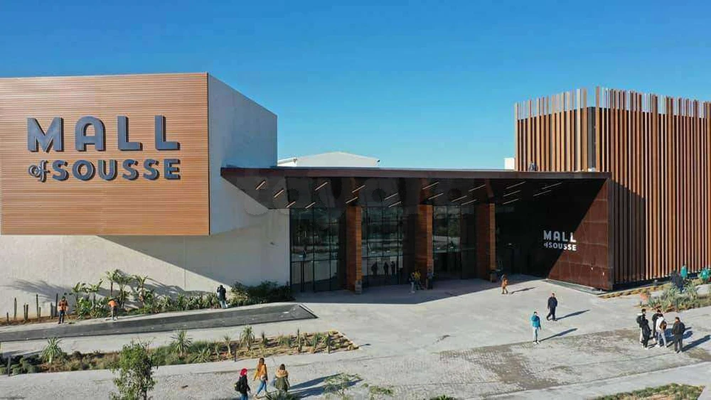 Terrain Titré de 1300m adhésif et coté de Mall Of Sousse