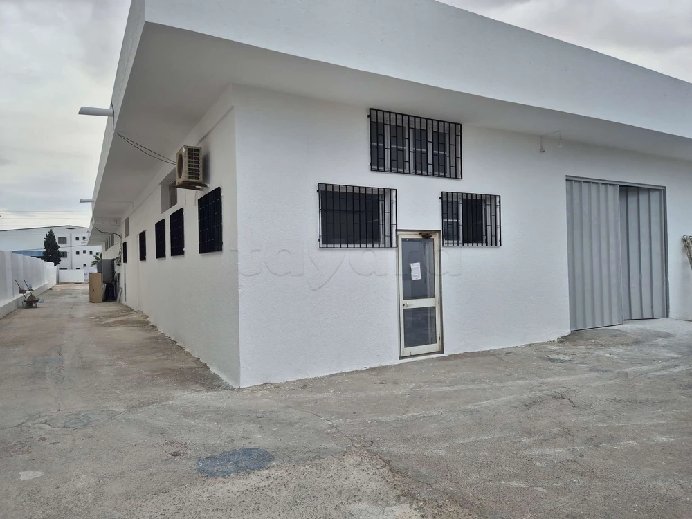 À LOUER – Dépôt Commercial/Industriel 1 100 m² | Zone Industrielle Poudrière 2 – Sfax